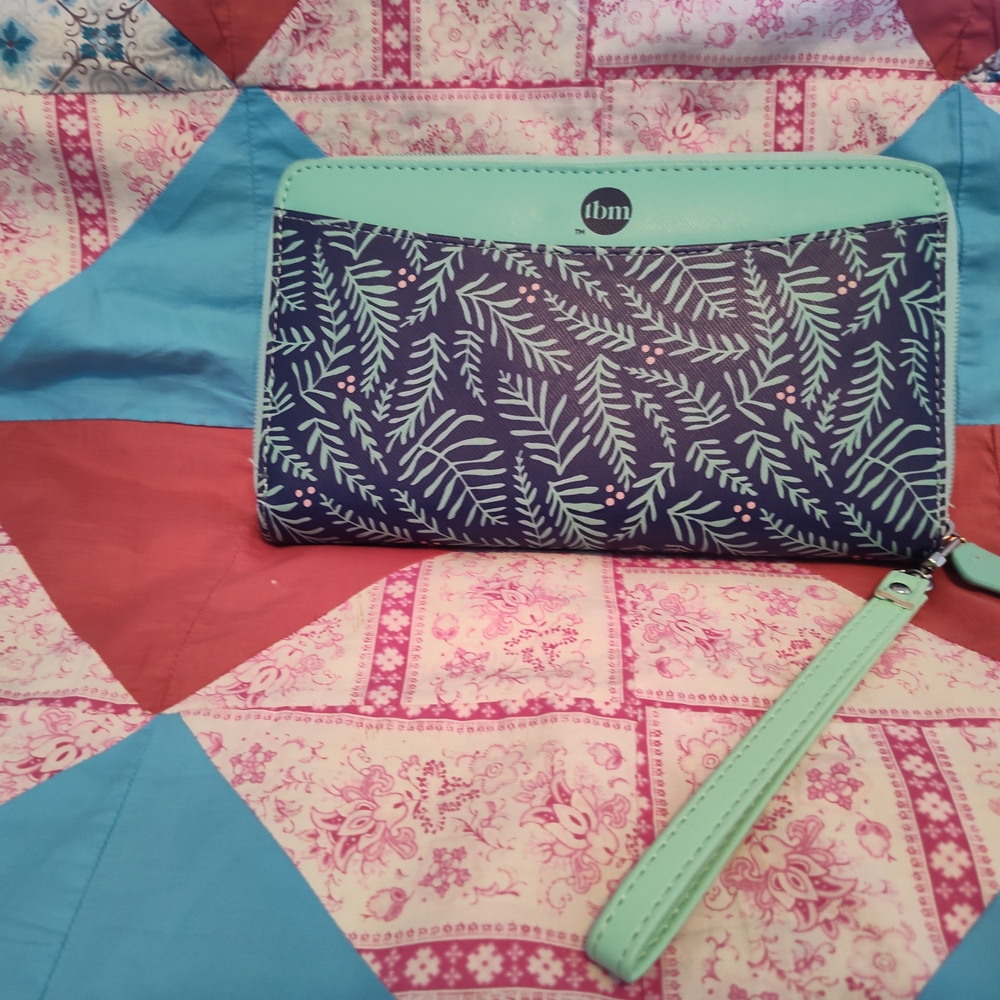 The Budget Mom filoFax Mint & Navy Wristlet Wallet